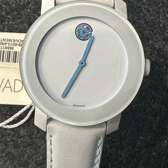 Movado white leather strap with light blue accents - Picture 4 of 7